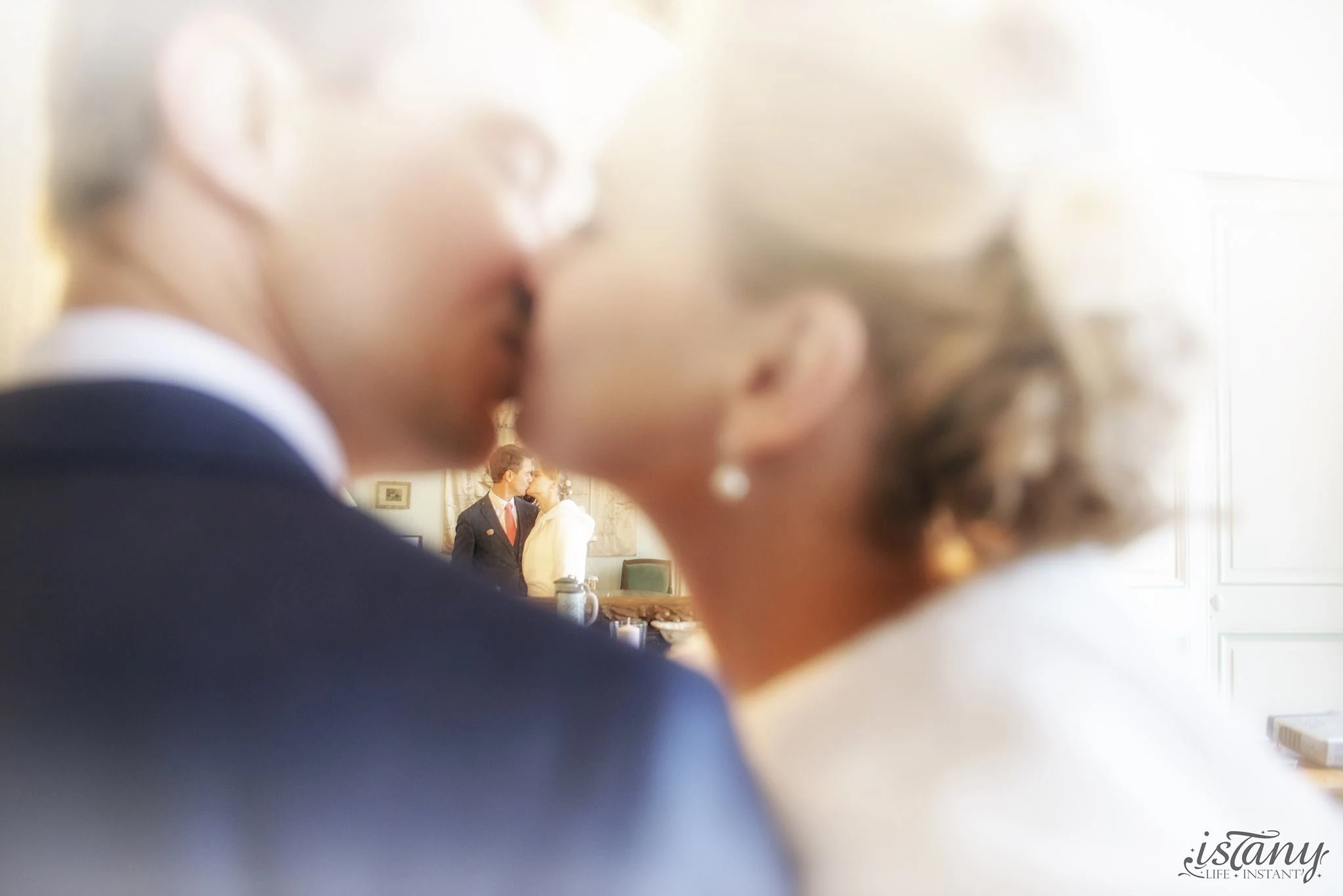 Baiser émotion cérémonie mariage Suisse – ISTANY